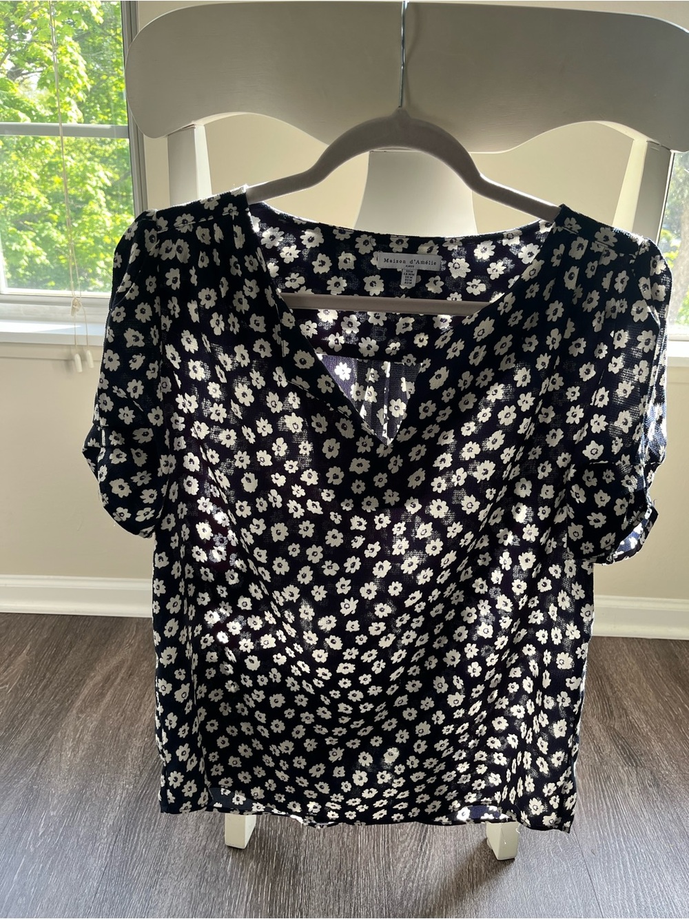 Navy Floral V-Neck Short Sleeve Blouse. Size M